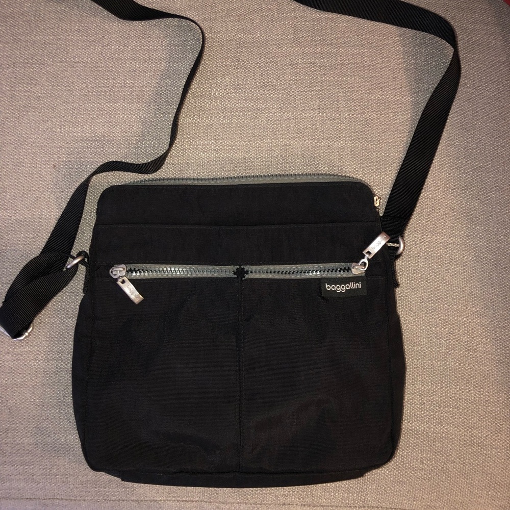 Women’s Baggallini Crossbody